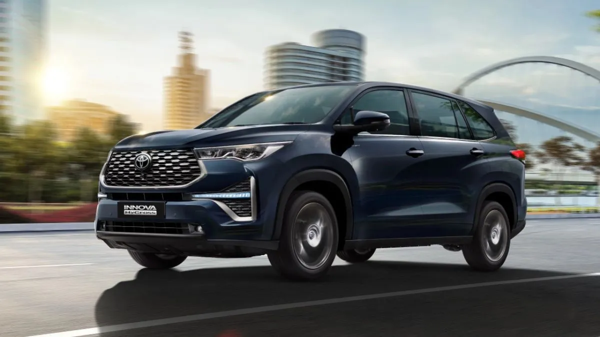Toyota Innova Hycross 2025